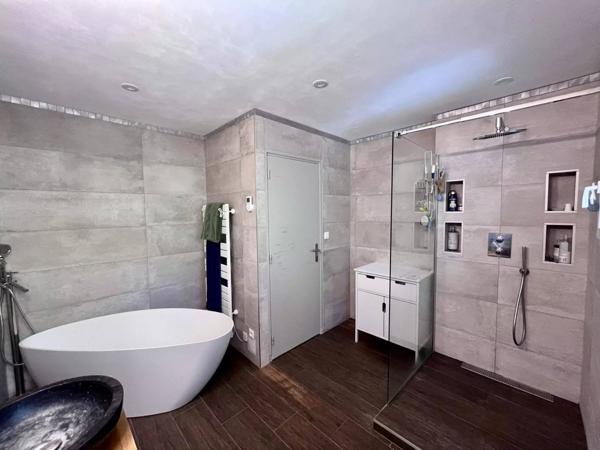 NÎMES - ROUTE DE SAUVE - 5 CHAMBRES - AUCUN TRAVAUX - PISCINE - GARAGE DOUBLE -