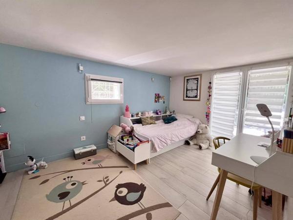 NÎMES - ROUTE DE SAUVE - 5 CHAMBRES - AUCUN TRAVAUX - PISCINE - GARAGE DOUBLE -