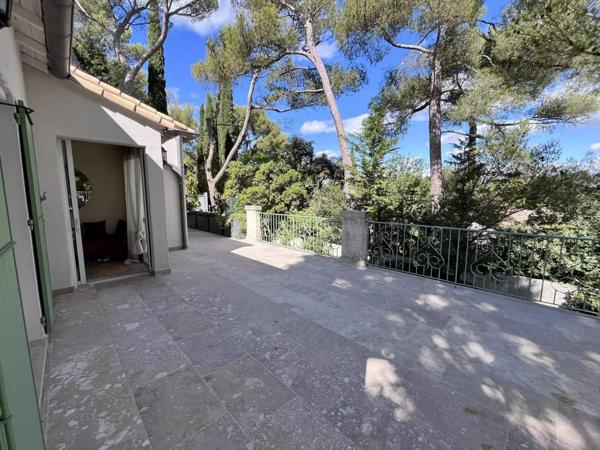 NÎMES - ROUTE DE SAUVE - 5 CHAMBRES - AUCUN TRAVAUX - PISCINE - GARAGE DOUBLE -