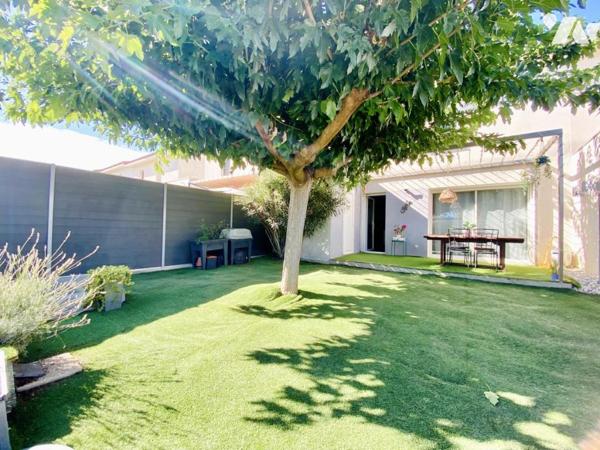 Maison de T4 avec jardin et place de stationnement privatives