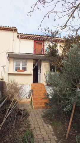 Maison de ville avec loggia, jardin, dépendance, garage