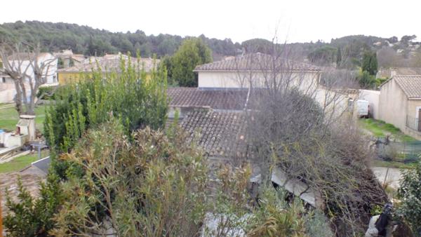Maison de ville avec loggia, jardin, dépendance, garage