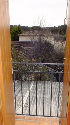 Maison de ville avec loggia, jardin, dépendance, garage