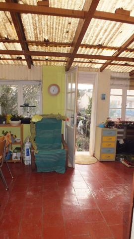 Maison de ville avec loggia, jardin, dépendance, garage