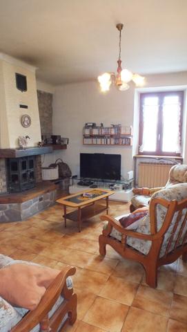 Maison de ville avec loggia, jardin, dépendance, garage