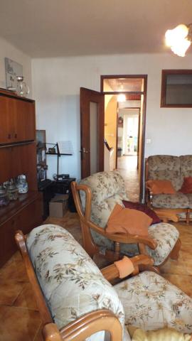 Maison de ville avec loggia, jardin, dépendance, garage