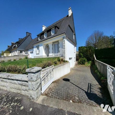 Maison d'habitation à vendre dans le centre de Châteauneuf du Faou, Finistère 29