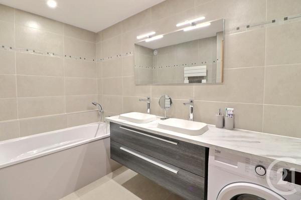 Appartement F3 à vendre  3 pièces - 77,28 m2 ST RAPHAEL - 83