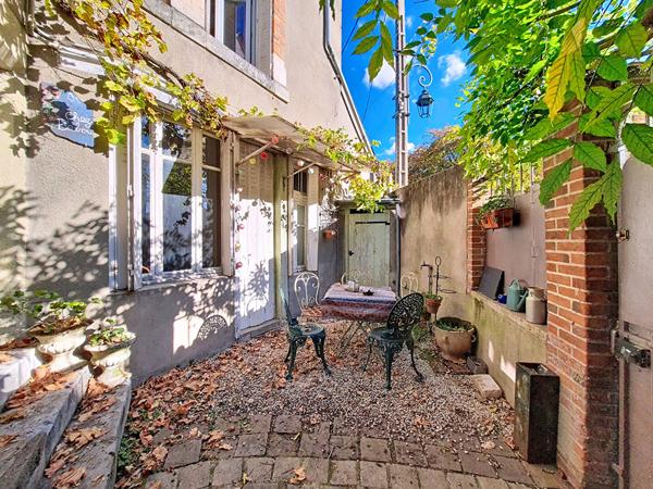 Unique à Orléans ! Cloitre Saint Aignan, maison de charme avec cour