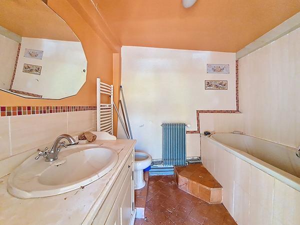 Unique à Orléans ! Cloitre Saint Aignan, maison de charme avec cour