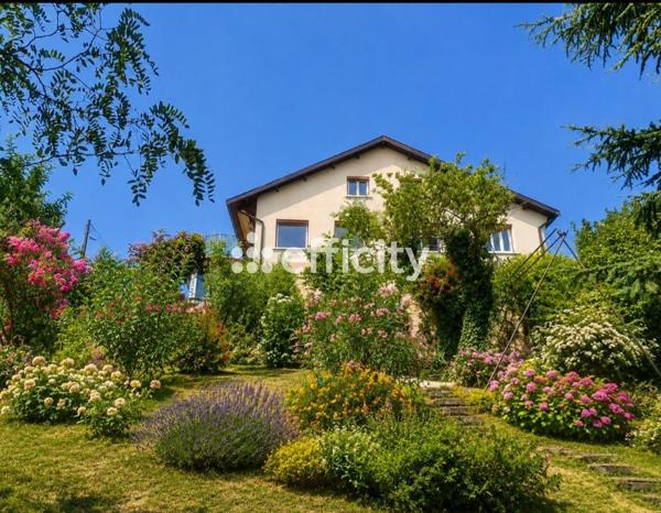 Maison
         7 pièces
        - 220 m² 690 000 € *