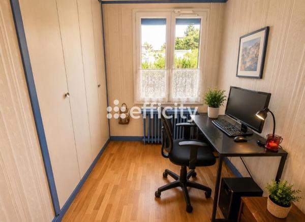 Maison
         7 pièces
        - 220 m² 690 000 € *