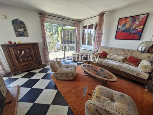 Maison
         7 pièces
        - 220 m² 690 000 € *