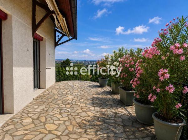 Maison
         7 pièces
        - 220 m² 690 000 € *