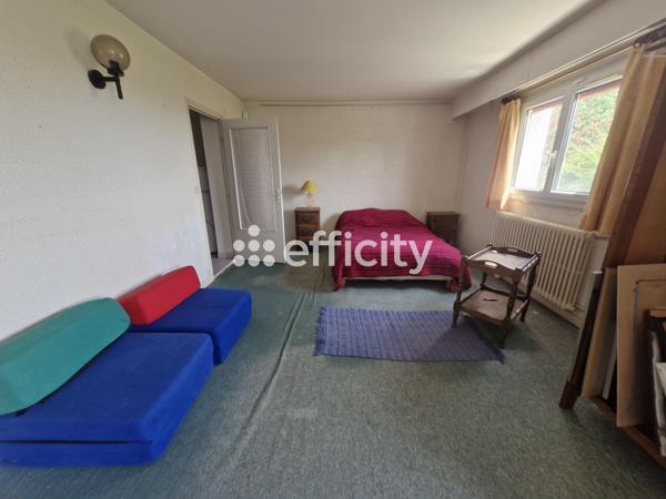 Maison
         7 pièces
        - 220 m² 690 000 € *
