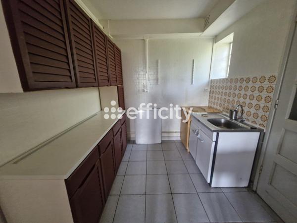 Maison
         7 pièces
        - 220 m² 690 000 € *