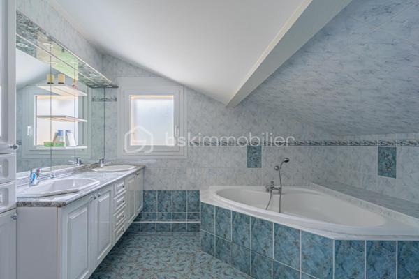 Maison traditionnelle de 268 m²