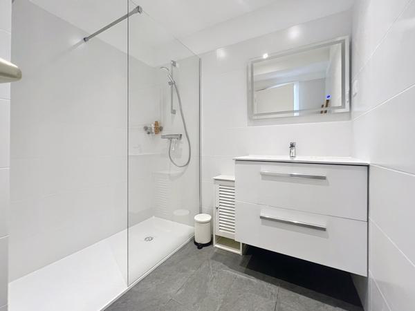 Nice (06200) NICE - 2P Rénové - Terrasse vue mer & Garage