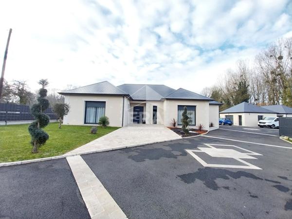 Maison à vendre T5 - CONTRES - 100m², Plain-pied, 3 Chbs, spacieux garage