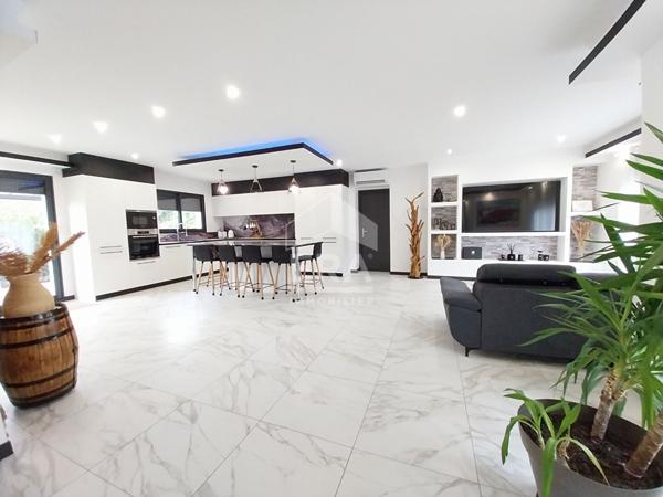 Maison à vendre T5 - CONTRES - 100m², Plain-pied, 3 Chbs, spacieux garage