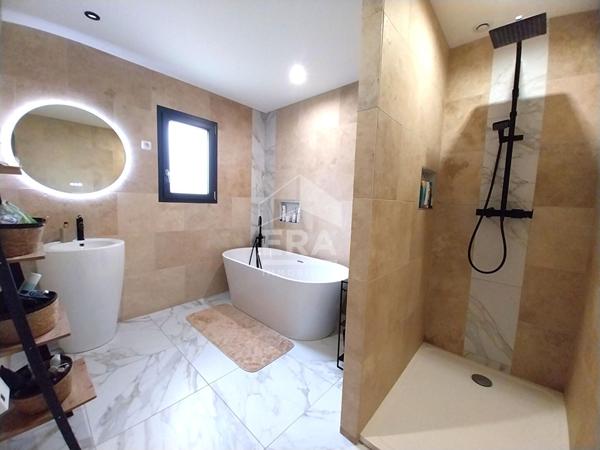 Maison à vendre T5 - CONTRES - 100m², Plain-pied, 3 Chbs, spacieux garage