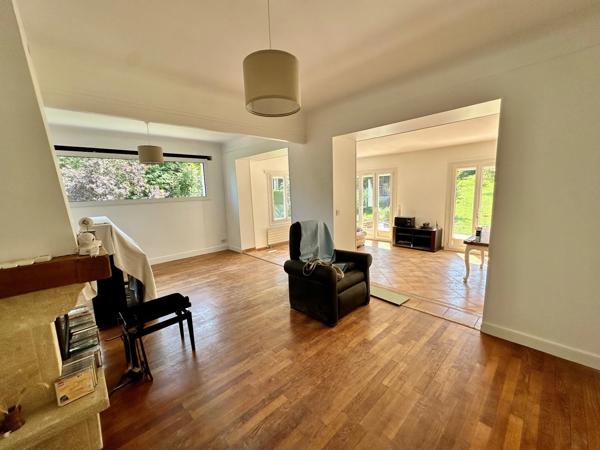 Maison à louer 5 pièces GIF SUR YVETTE (91) - 158 m2 avec jardin.