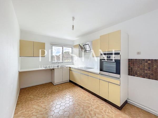 Appartement T4 de 103 m² avec balcon, double box et cellier – Quartier Costedoat/Saint Genès, BORDEAUX
