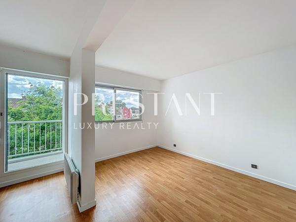 Appartement T4 de 103 m² avec balcon, double box et cellier – Quartier Costedoat/Saint Genès, BORDEAUX