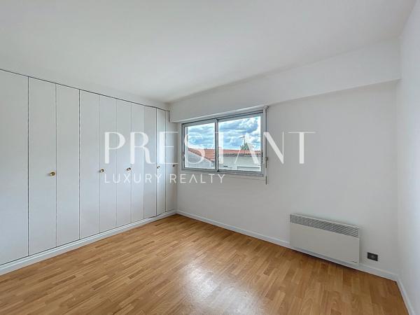 Appartement T4 de 103 m² avec balcon, double box et cellier – Quartier Costedoat/Saint Genès, BORDEAUX
