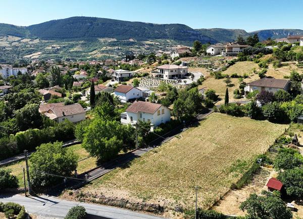 Terrain constructible et divisible de 1523 m2