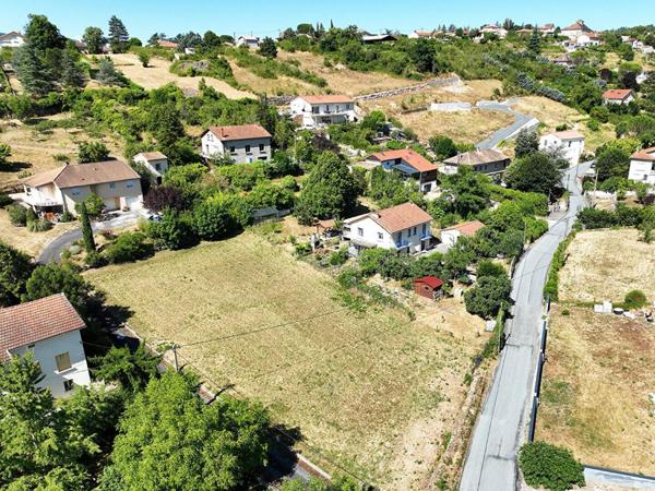 Terrain constructible et divisible de 1523 m2