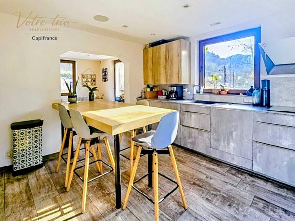 Grande maison familiale 5 pièces / possibilité de commerce, cabinet médical, etc.