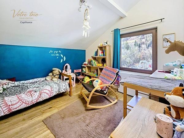 Grande maison familiale 5 pièces / possibilité de commerce, cabinet médical, etc.