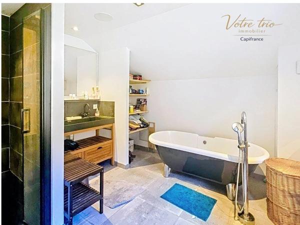 Grande maison familiale 5 pièces / possibilité de commerce, cabinet médical, etc.