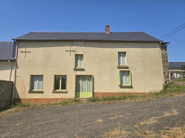 Longère à rénover intégralement (potentiel habitable 215 m²) avec terrain 1180 m² à BEDEE