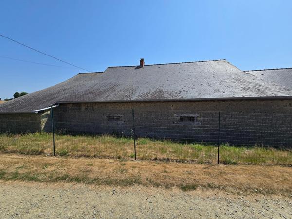 Longère à rénover intégralement (potentiel habitable 215 m²) avec terrain 1180 m² à BEDEE