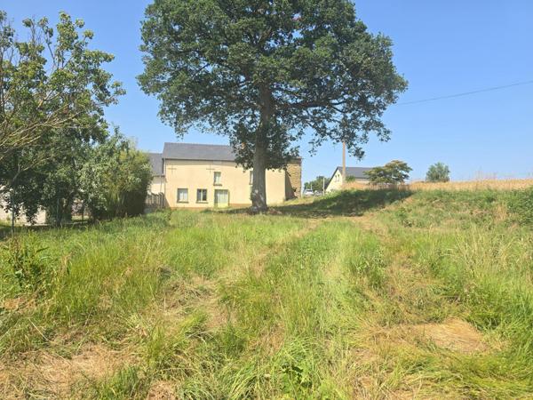 Longère à rénover intégralement (potentiel habitable 215 m²) avec terrain 1180 m² à BEDEE