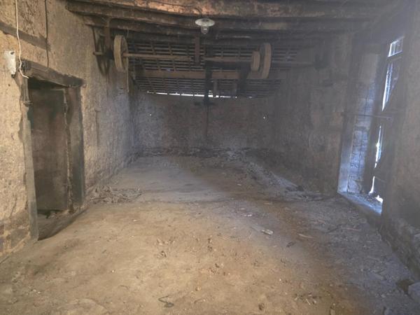 Longère à rénover intégralement (potentiel habitable 215 m²) avec terrain 1180 m² à BEDEE