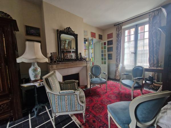 Maison
         7 pièces
        - 245 m² Exclusivité 590 000 € *