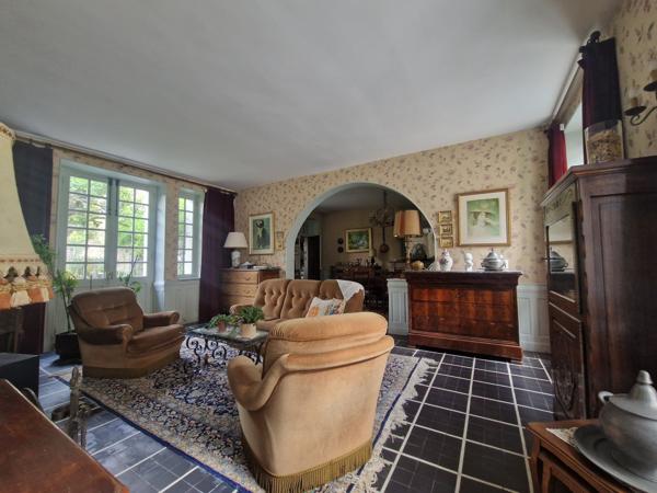 Maison
         7 pièces
        - 245 m² Exclusivité 590 000 € *
