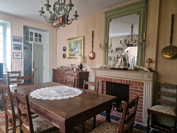 Maison
         7 pièces
        - 245 m² Exclusivité 590 000 € *