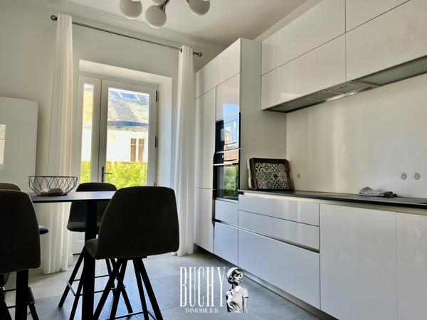Maison 8 pièce(s) 5 chambre(s) 254 m²