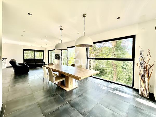 MAISON À VENDRE DE 5 PIÈCES DE 208,00 M²