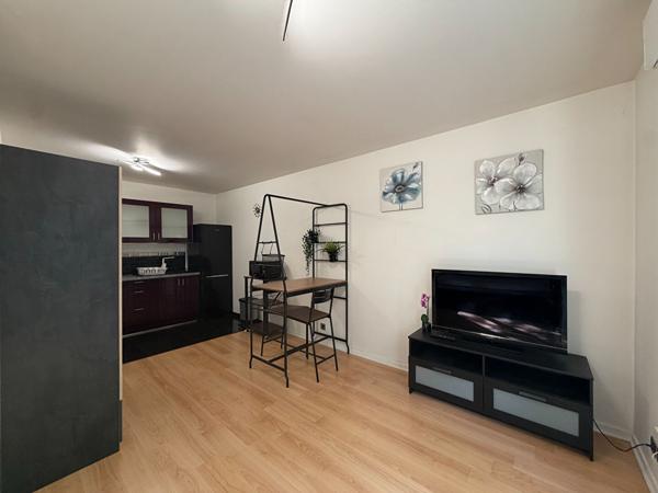 À louer, agréable T1 meublé de 27,43 m² situé à Chelles.