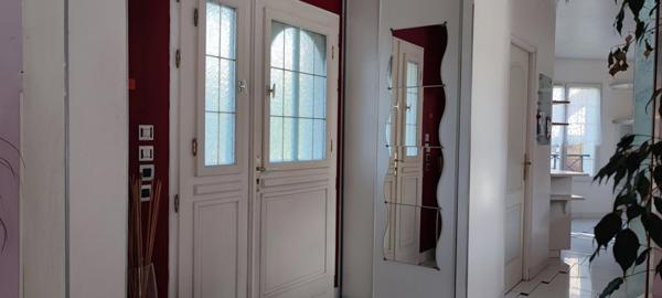 Maison de charme avec piscine et espaces lumineux