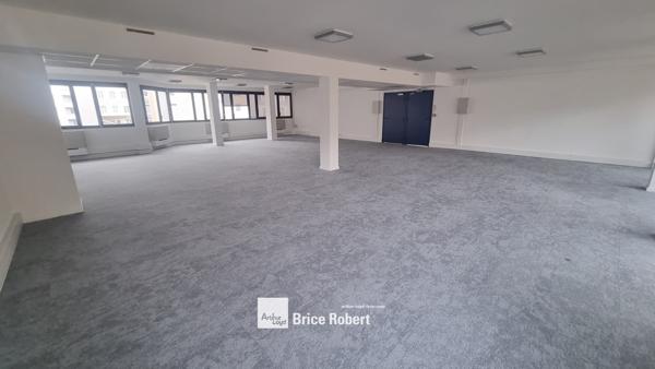 Bureaux à louer à Lyon 6ème traversants dans immeuble rénové