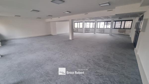 Bureaux à louer à Lyon 6ème traversants dans immeuble rénové
