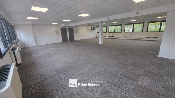 Bureaux à louer à Lyon 6ème traversants dans immeuble rénové