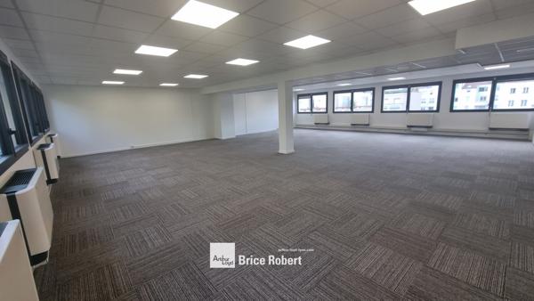 Bureaux à louer à Lyon 6ème traversants dans immeuble rénové