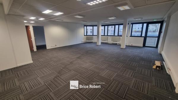 Bureaux à louer à Lyon 6ème traversants dans immeuble rénové